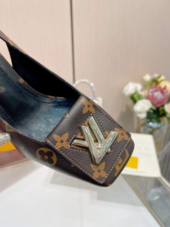 Picture of Louis Vuitton Shoes _SKULVsz35-419cmmnf036513584